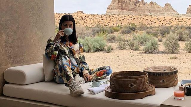 kourtney kardashian toma bebida caliente