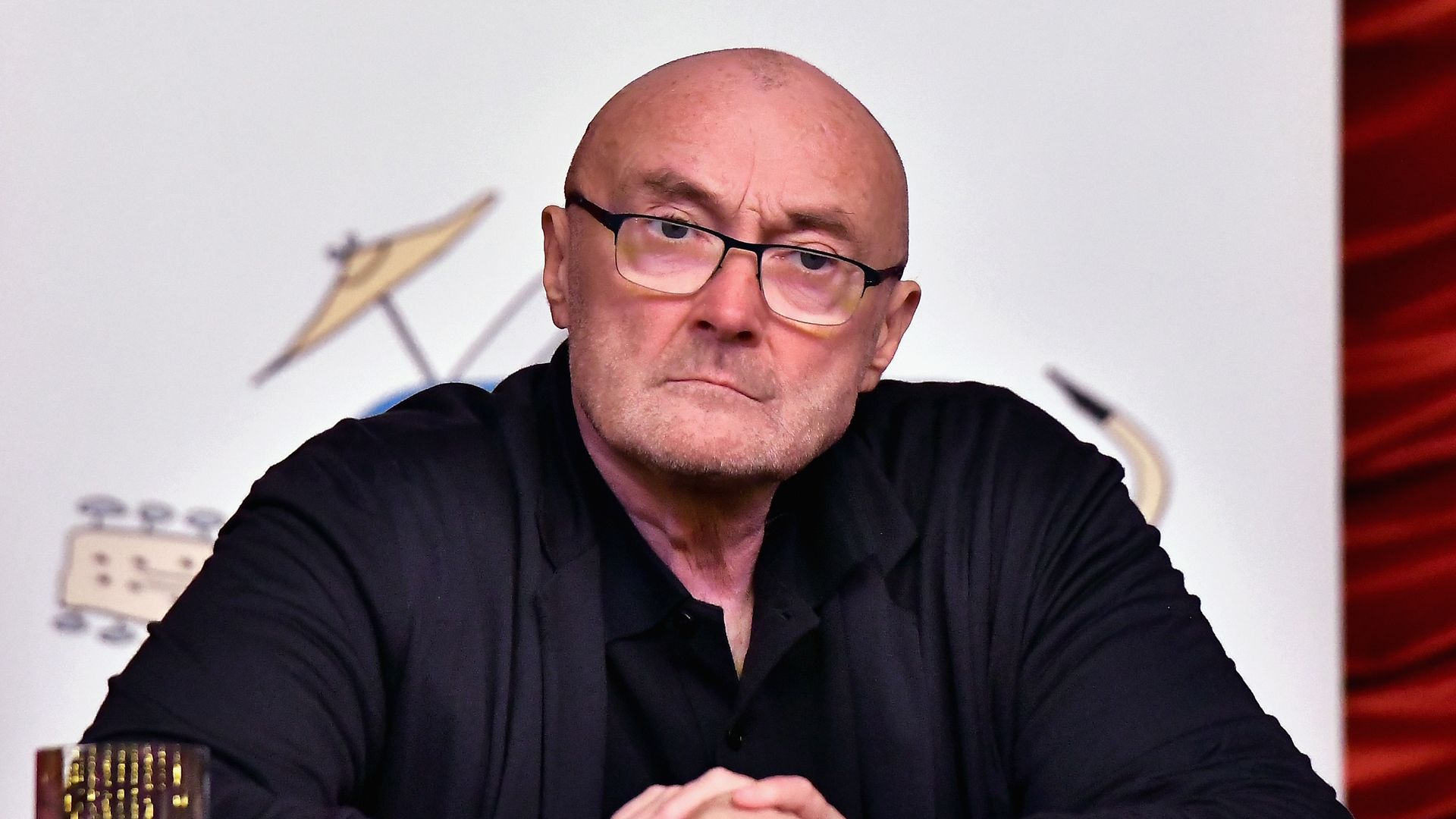 Phil Collins en una conferencia de prensa de la gala de la Little Dreams Foundation en Miami Beach en 2017