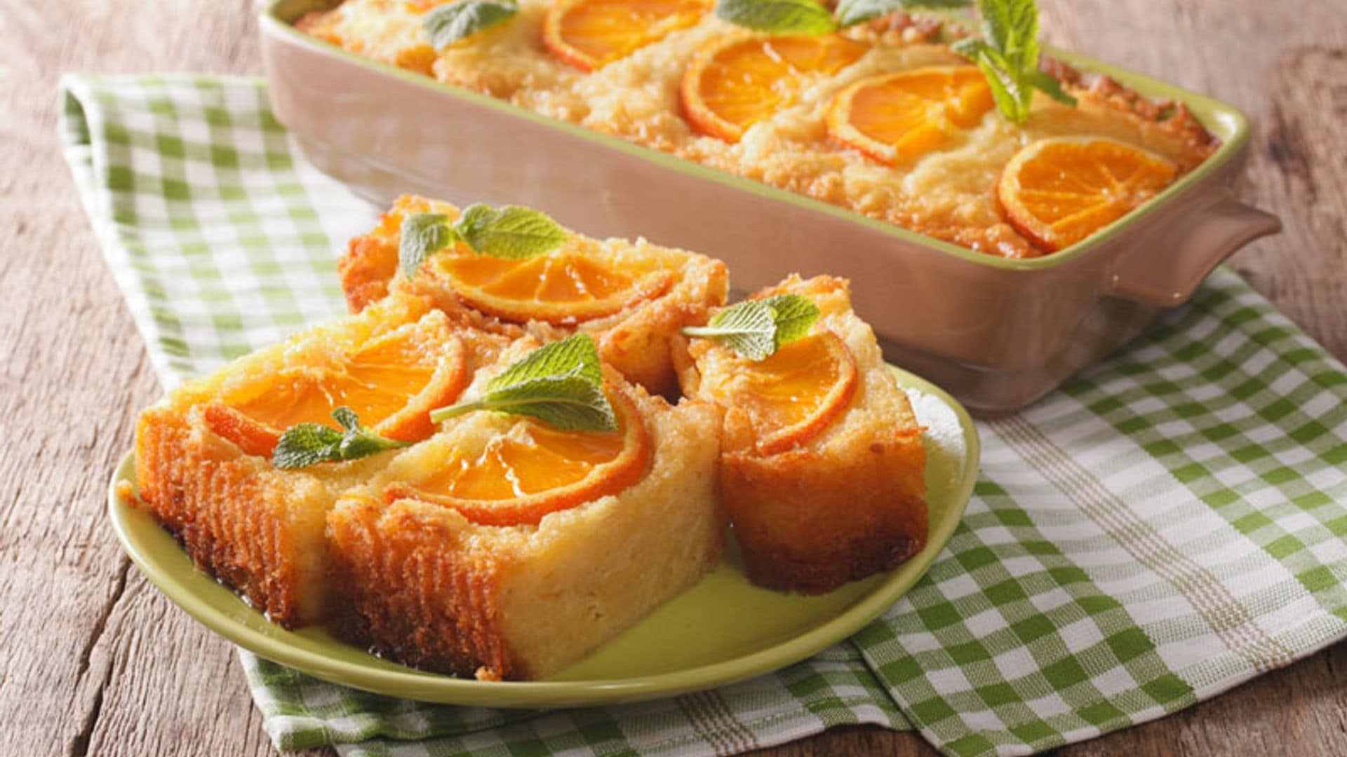 Bizcocho 'borracho' de almíbar de naranja