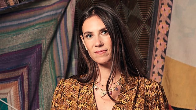 En la imagen, Tatiana Santo Domingo y su hija India, de nueve años, posan juntas, ambas con vestidos de corte diferente pero de idéntico estampado, en una serie de fotografías para la firma de la esposa de Andrea Casiraghi.