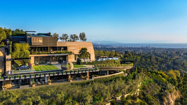 La icónica mansión de Succession en Pacific Palisades es destruida por los incendios de Los Ángeles