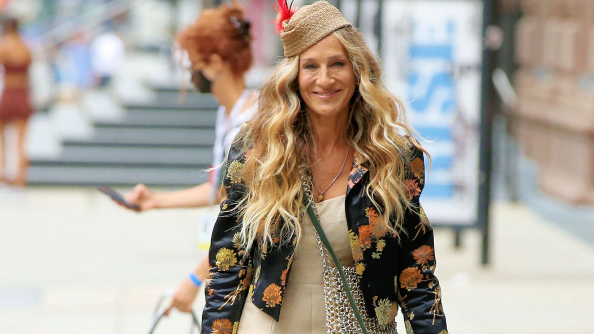 ¡Misterio resuelto! Así viste Carrie Bradshaw en 2021