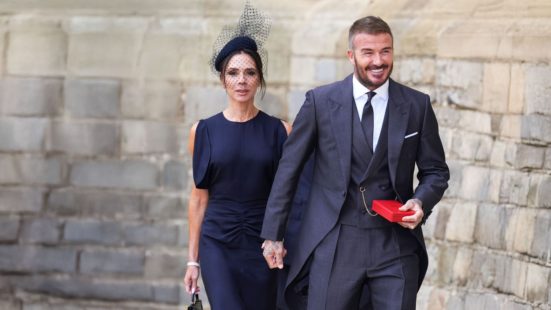 Victoria Beckham siempre repite este vestido y hay una razón, según nuestra experta