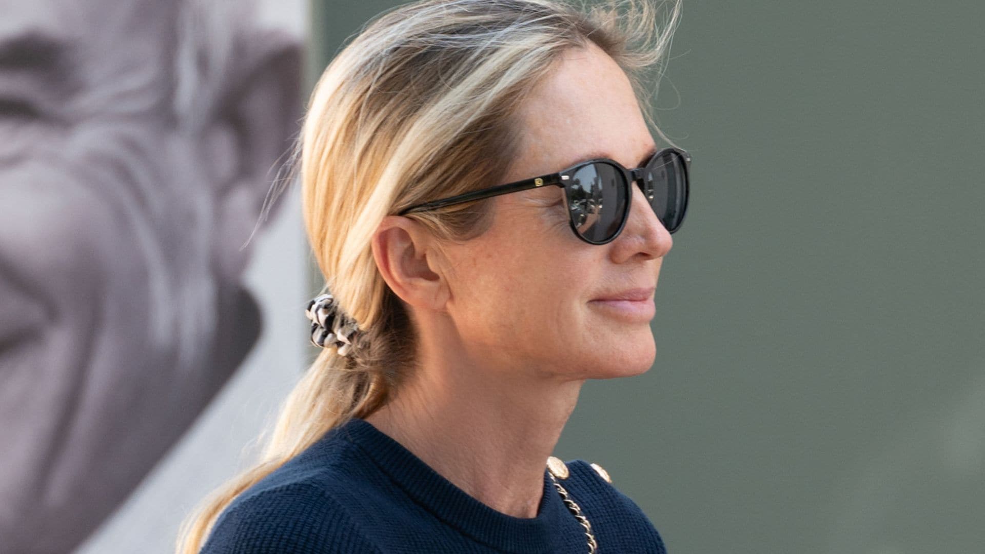 EXCLUSIVA. Miranda Rijnsburger, mujer de Julio Iglesias: las fotos de su salida en Marbella que demuestran que domina el arte de aparentar la edad de sus hijas