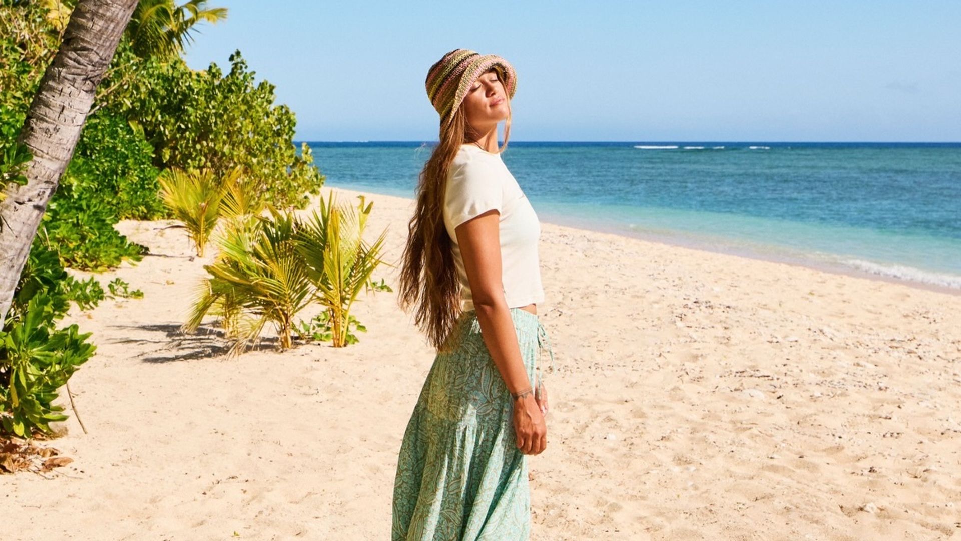Ropa con protección solar de mujer que nuestra experta en compras de moda aprueba totalmente