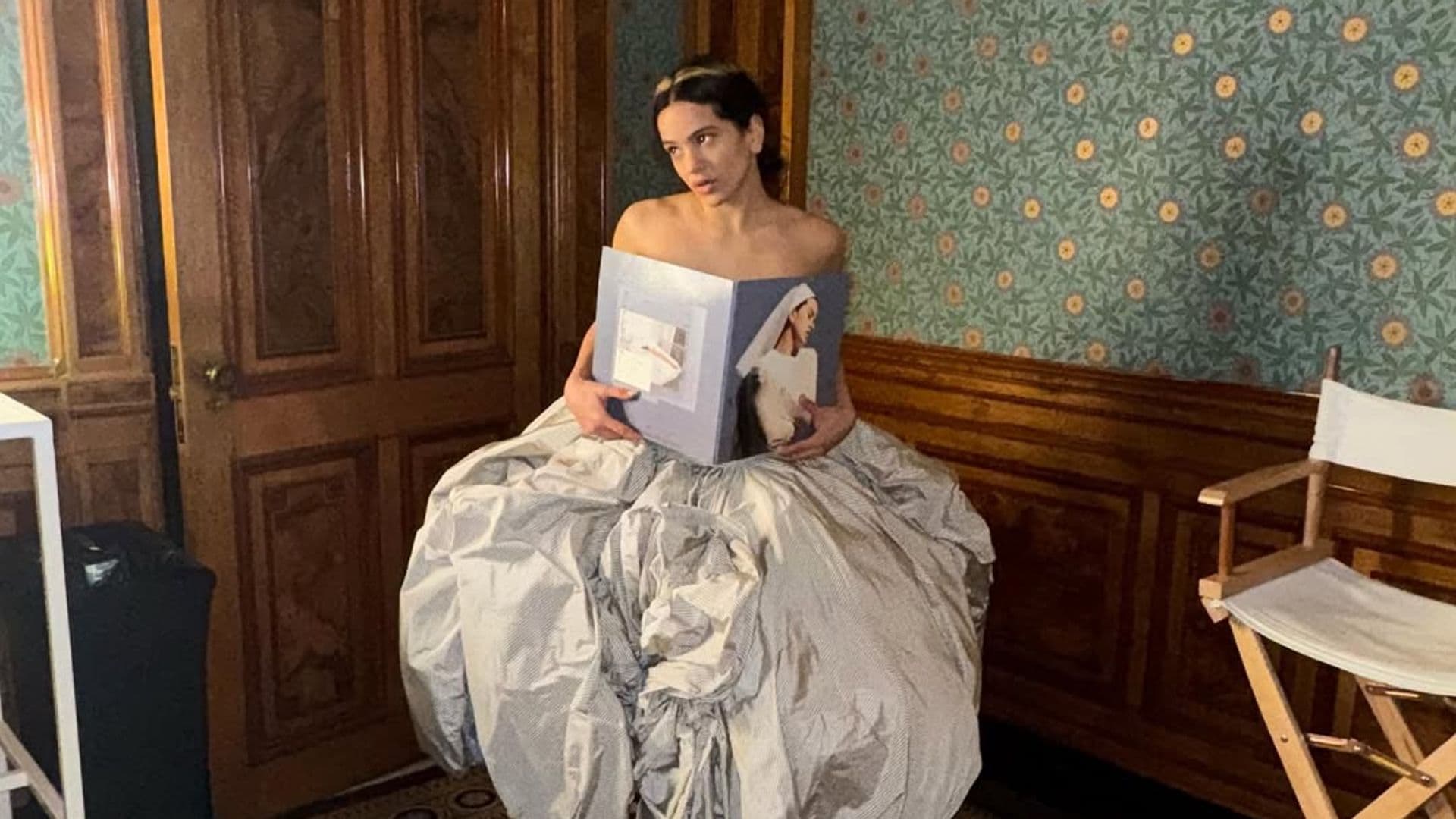 LUX es el cuarto álbum de estudio de Rosalía, una nueva etapa artística marcada por el minimalismo sonoro y el simbolismo visual