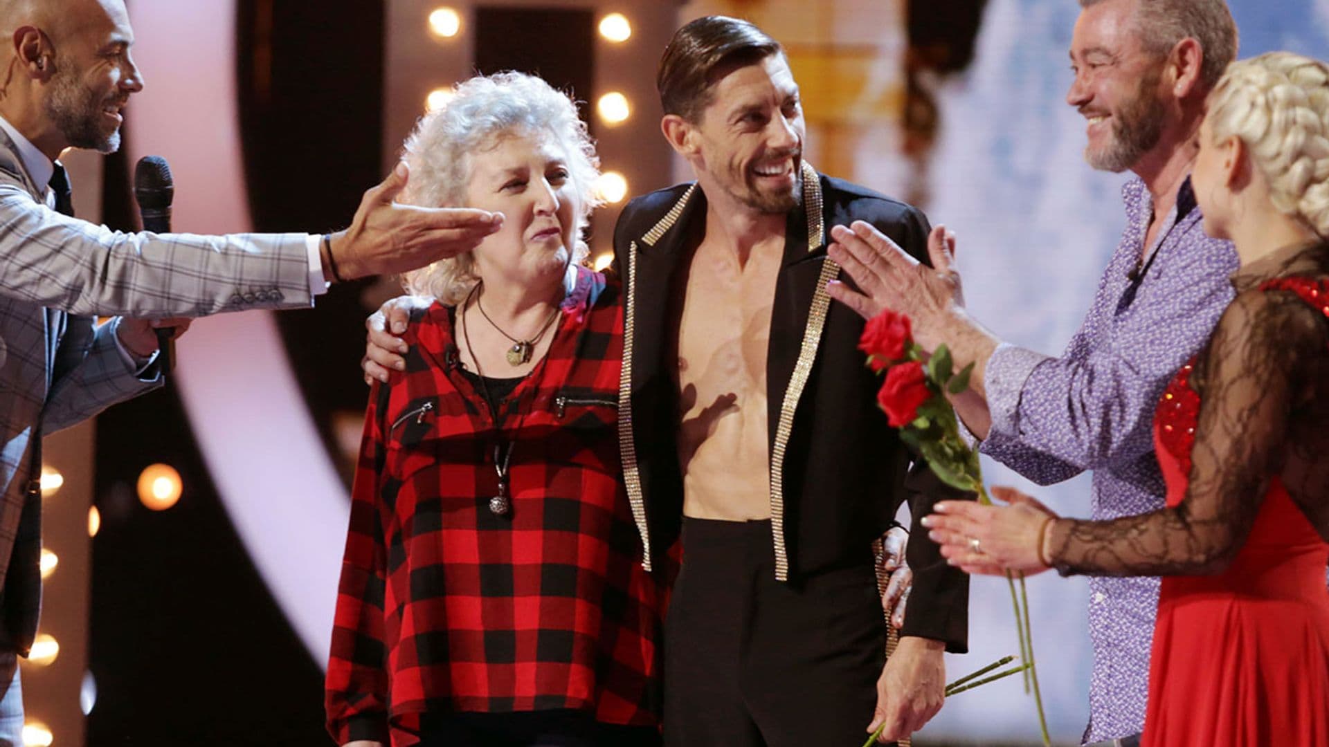 Adrián Lastra pasa a la final de 'Mira Quién Baila All Stars' y recibe una visita sorpresa