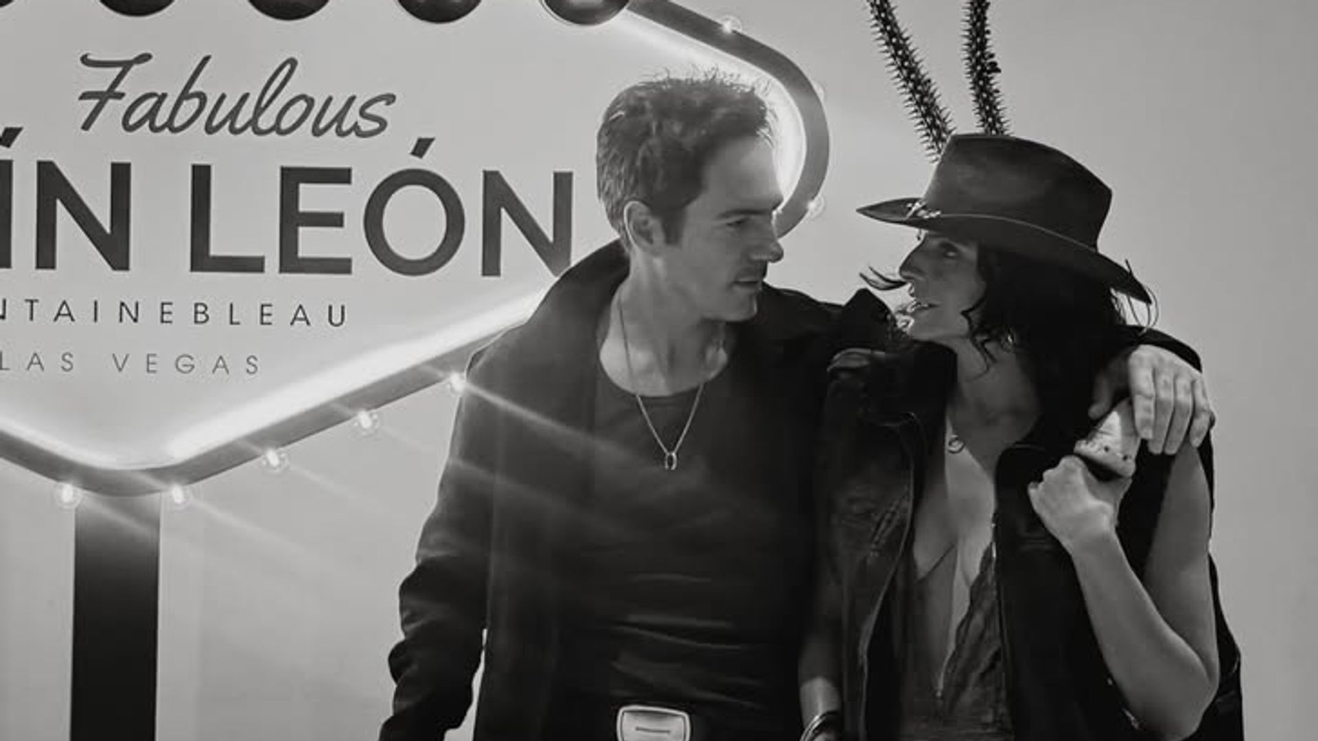 Mauricio Ochmann y Aislinn Derbez viajaron juntos a Las Vegas.