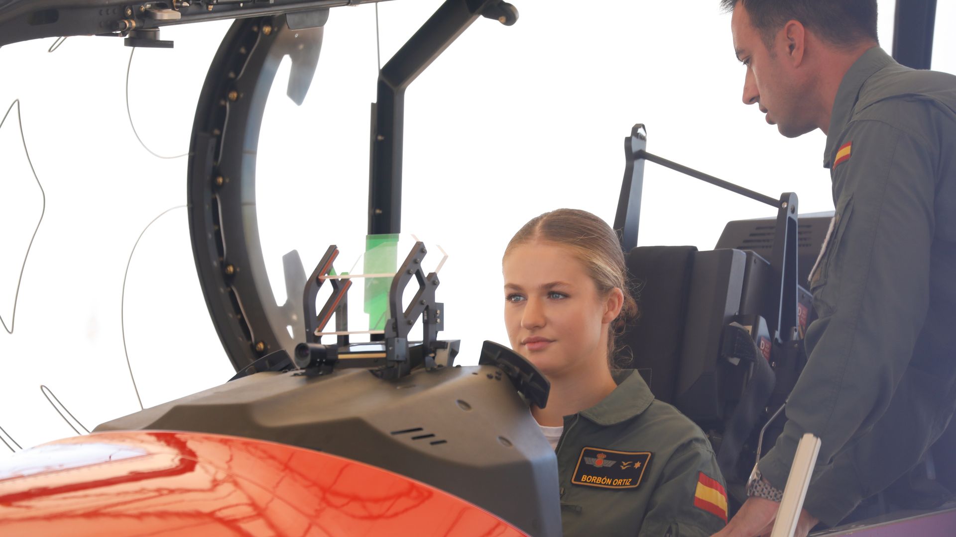 La princesa Leonor subió a uno de los Pilatus PC-21 del Ministerio de Defensa.