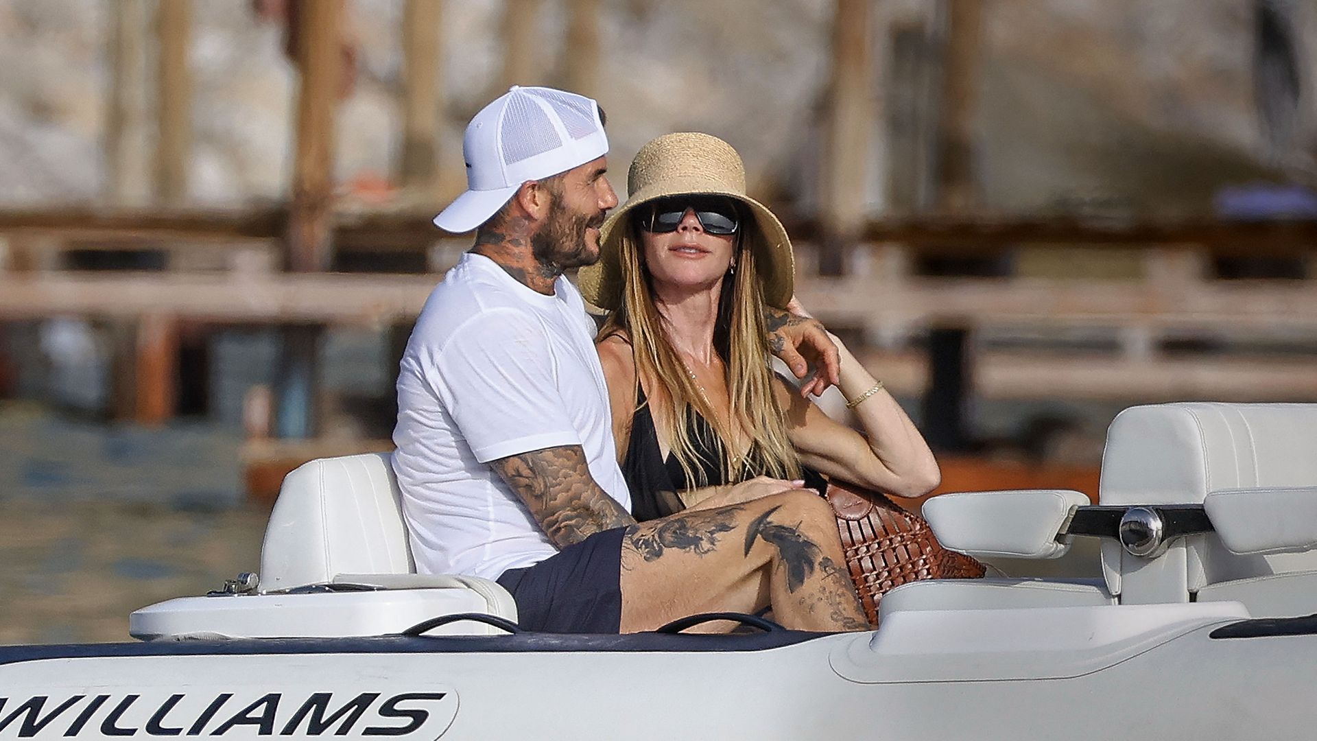 Victoria Beckham junto a su marido en una idílicas vacaciones en familia