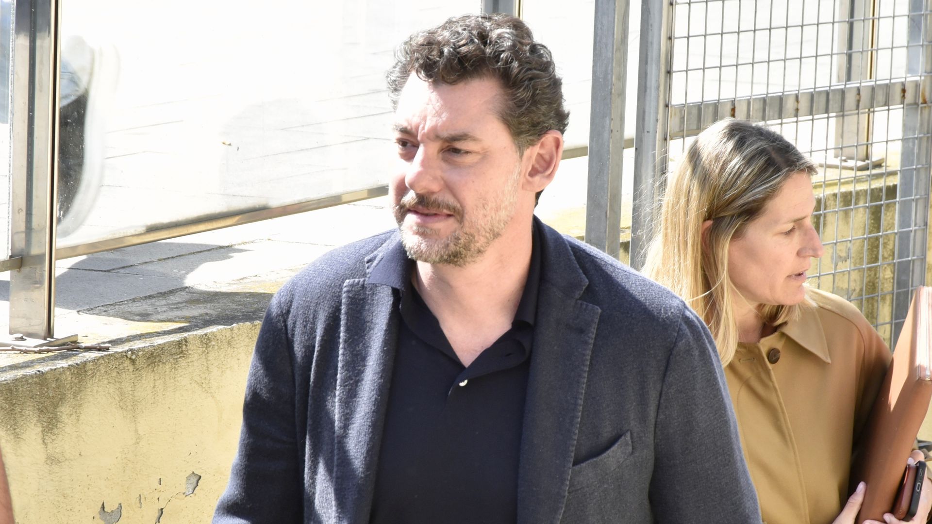 Jonathan Andic, el hijo del fundador de Mango, a su salida del Juzgado de Instrucción 5 de Martorell al hacer efectivo el pago de un millón de euros de fianza, a 19 de mayo de 2026, en Martorell, Barcelona, Catalunya.