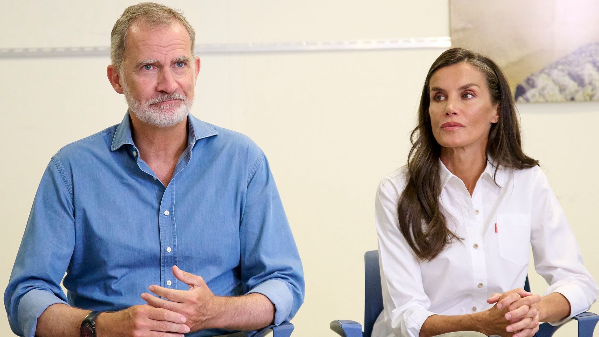 La reina Letizia no olvida Asturias: el guiño que esconde la camisa blanca de su visita a Las Médulas