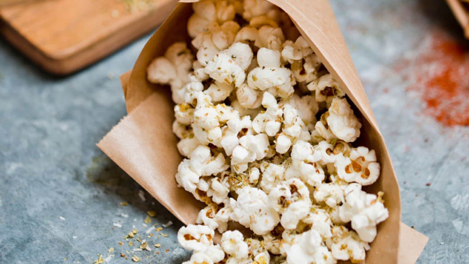 Palomitas con queso parmesano y orégano
