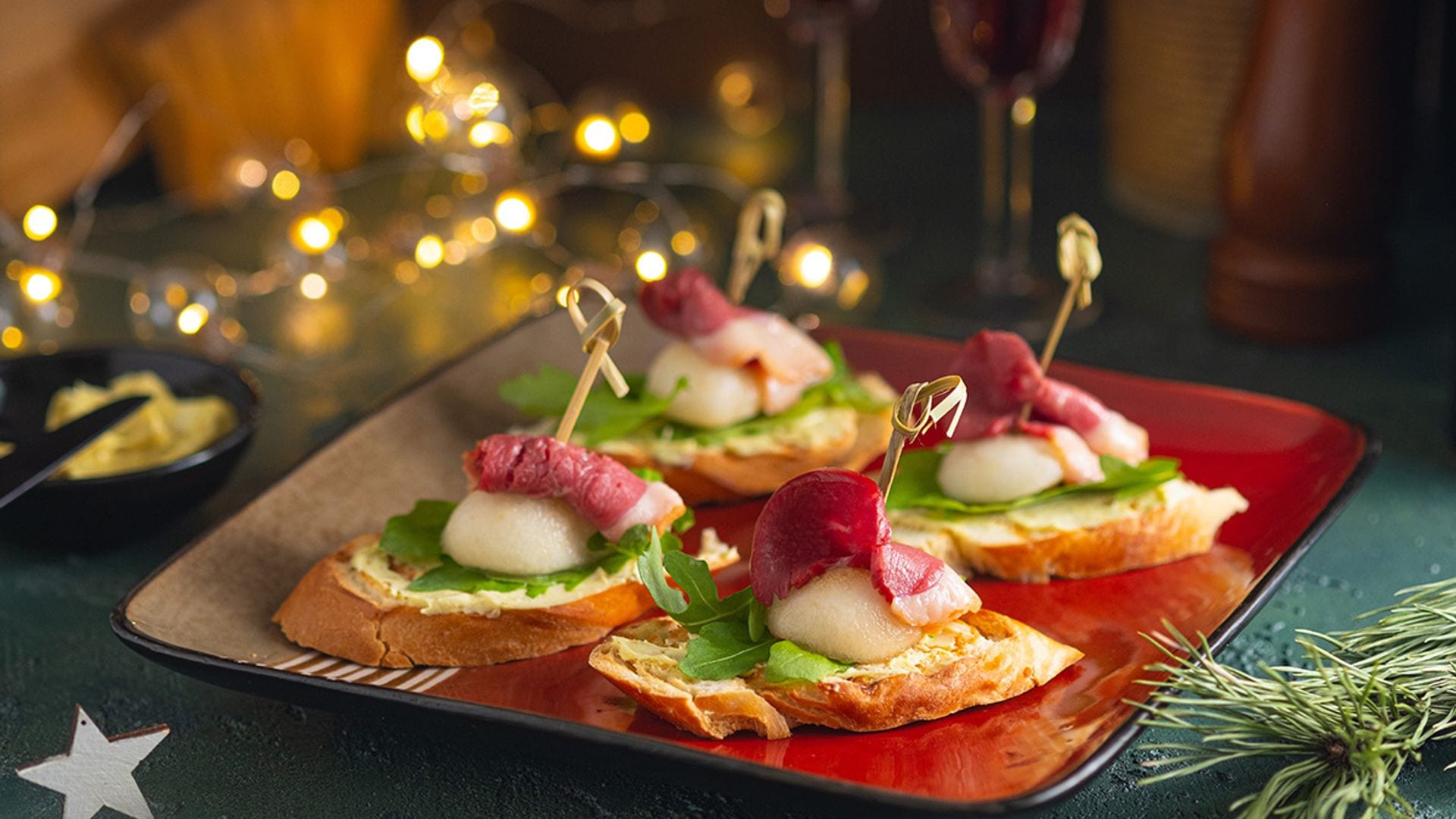 Canapé de pera con jamón de pato