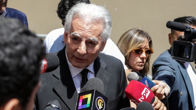 Alvaro Vargas Llosa, Familia Mario Vargas Llosa