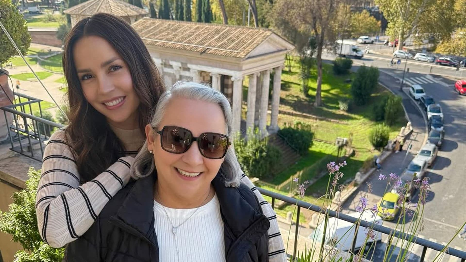 Carmen Villalobos hace realidad el sueño de su mamá al llevala de viaje a Roma