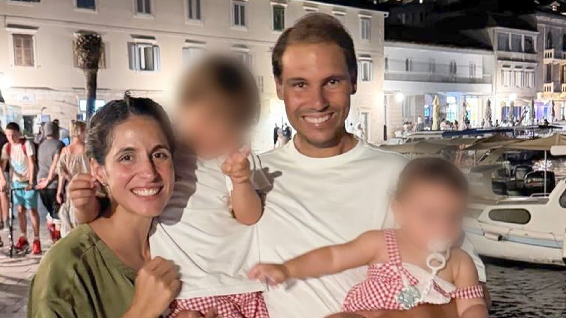 Rafa Nadal con su mujer y sus hijos