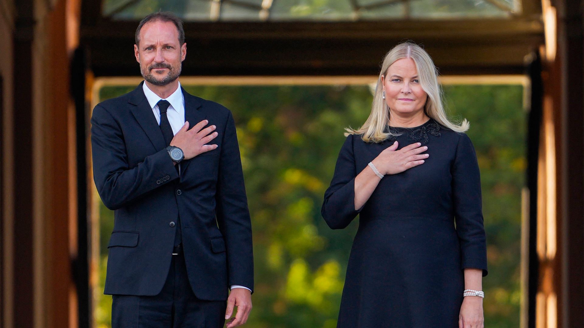 Mete Marit de Noruega, Haakon de Noruega, Sonia y Marta Luisa de Noruega en uno de los homenajes al rey Harald