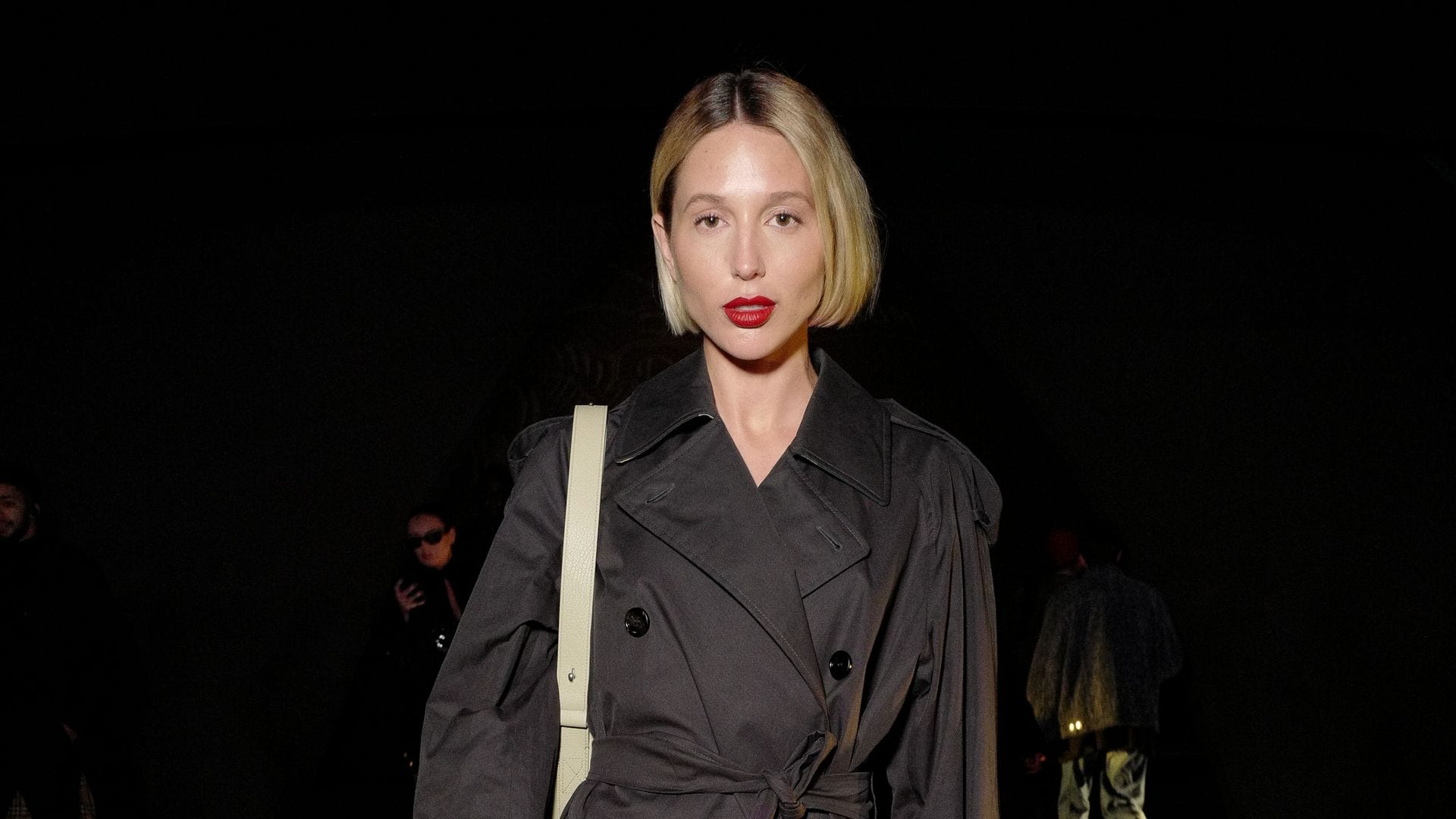 Las gabardinas de tendencia que llevarían las royals este otoño-invierno