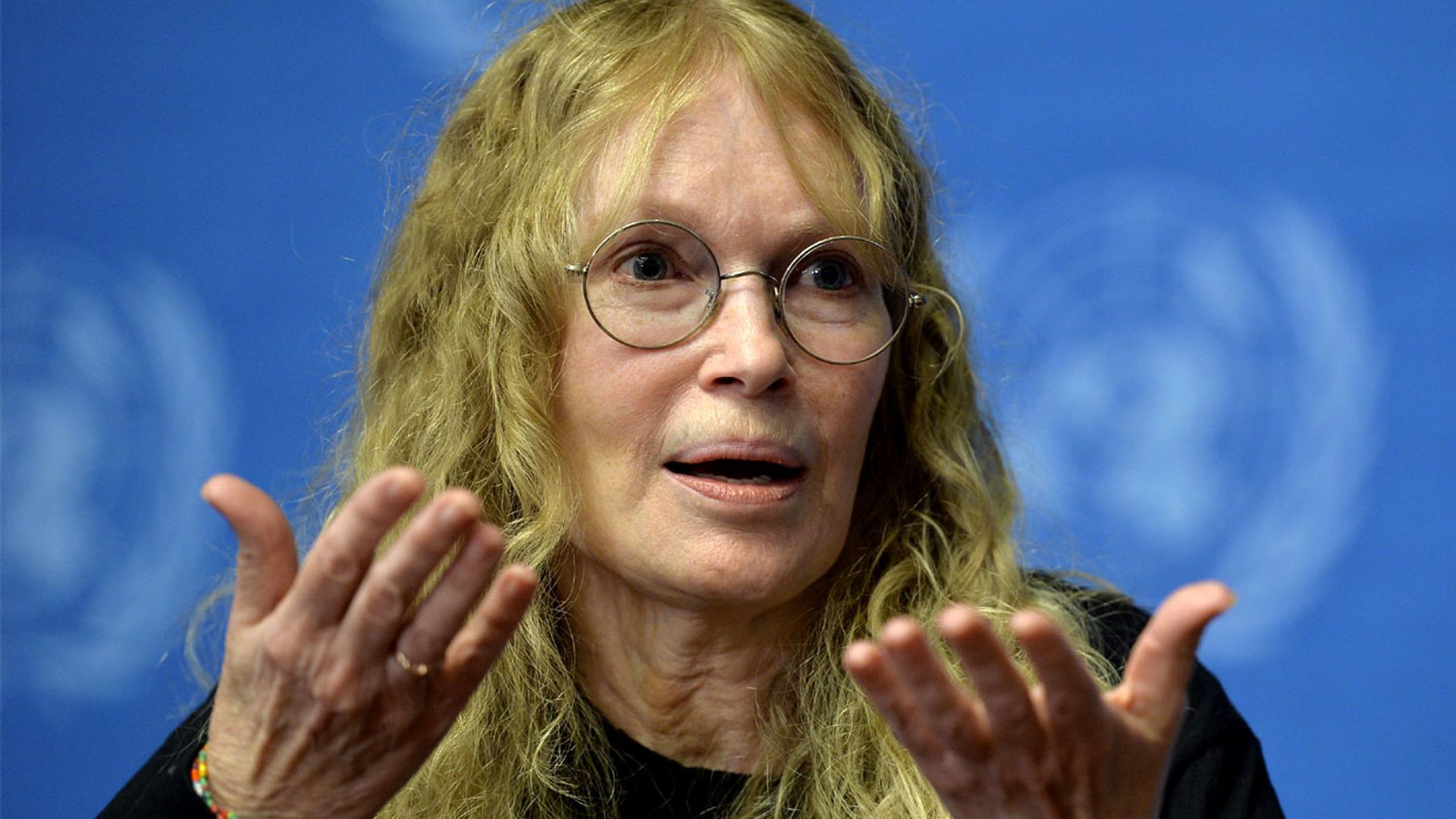 Mia Farrow sale al paso de los 'falsos rumores' sobre la muerte de tres de sus catorce hijos