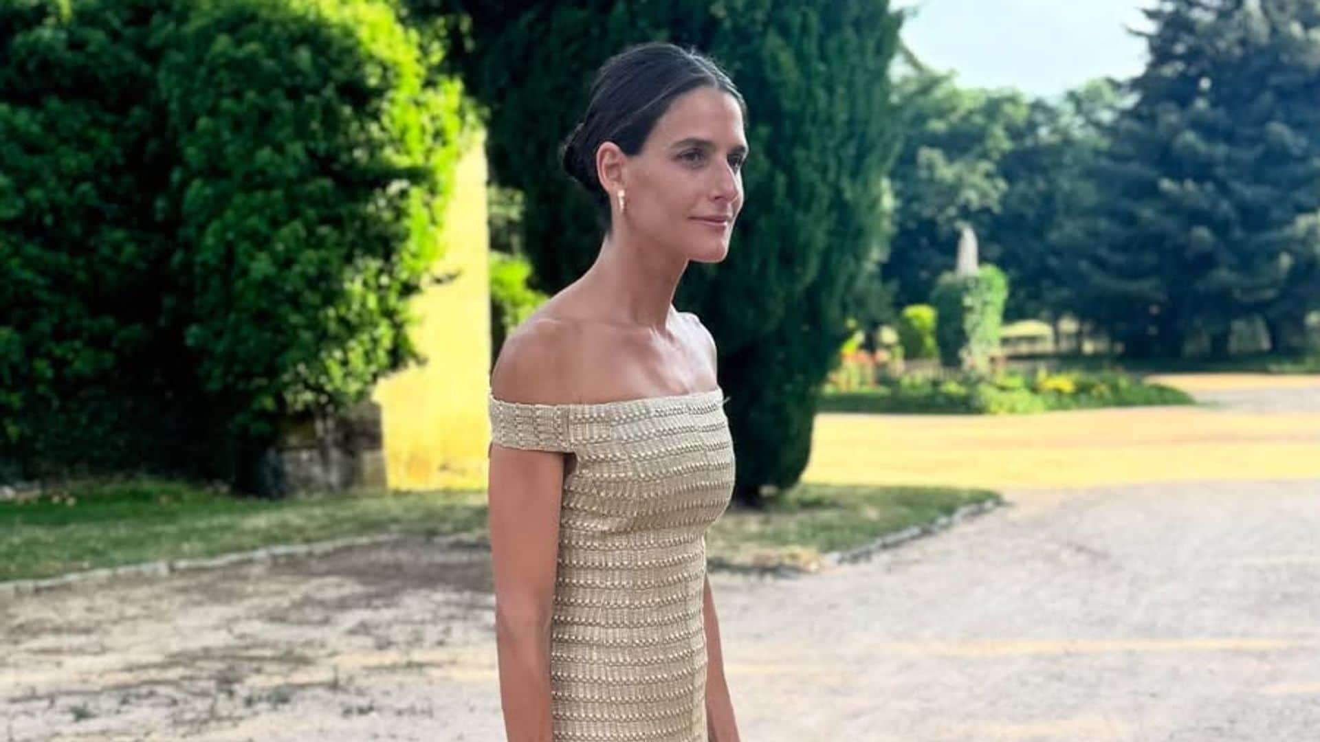 Inés Martín Alcalde, la invitada más elegante de Madrid con su vestido champán de escote bardot