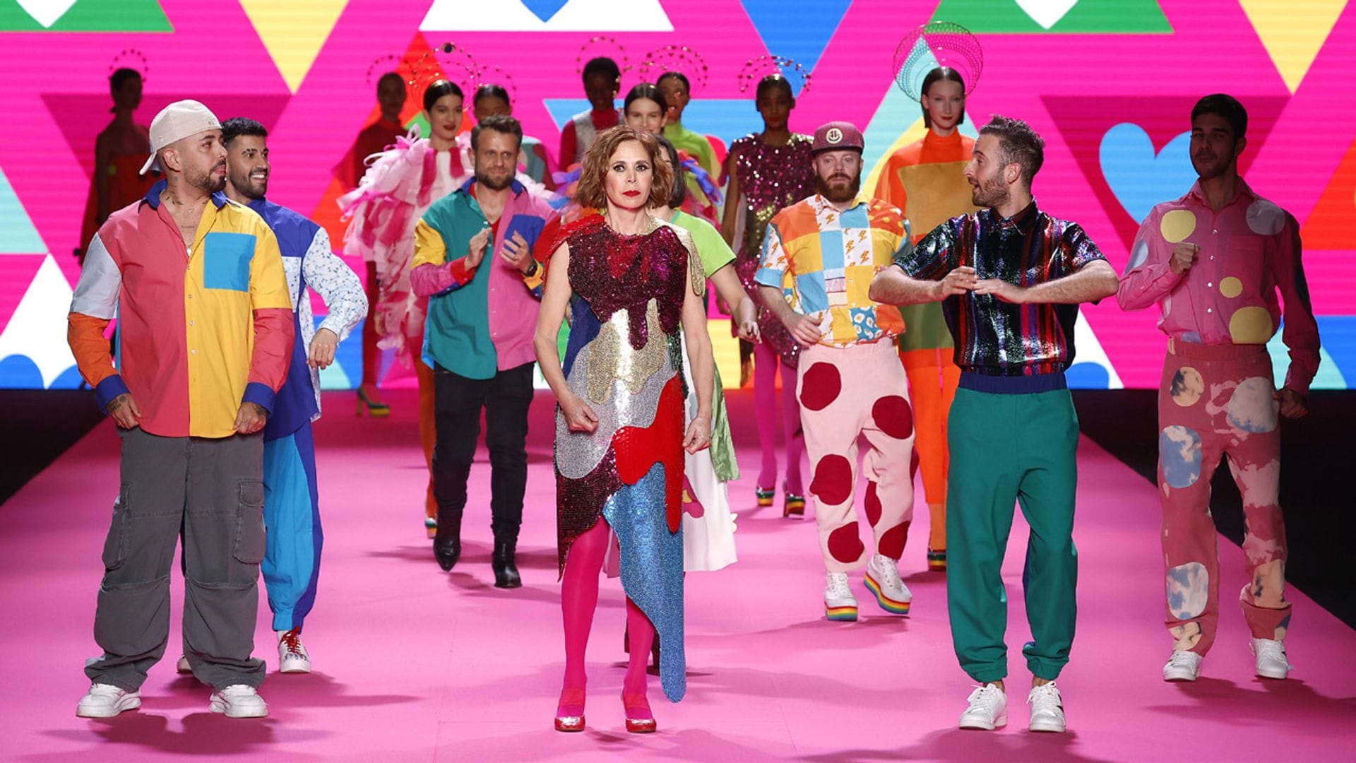 Ágatha Ruiz de la Prada y sus coloridas motoristas clausuran la primera jornada de desfiles en Fashion Week Madrid