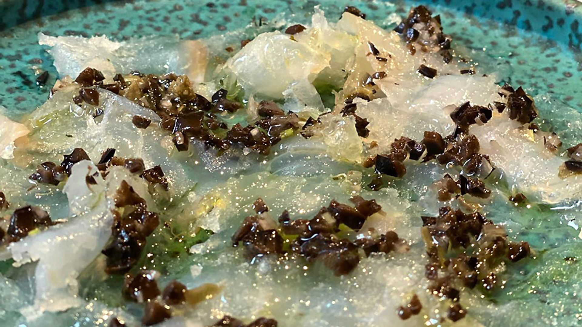 Bacalao marinado con vinagreta de cebolleta