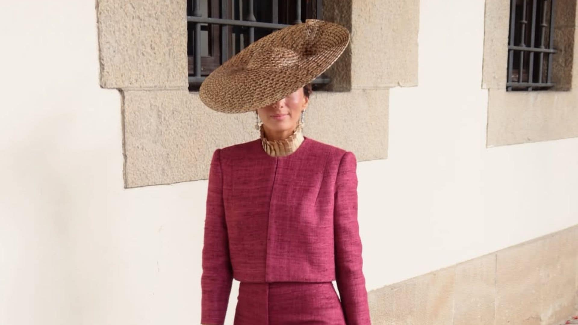 Look invitada de invierno con pantalón