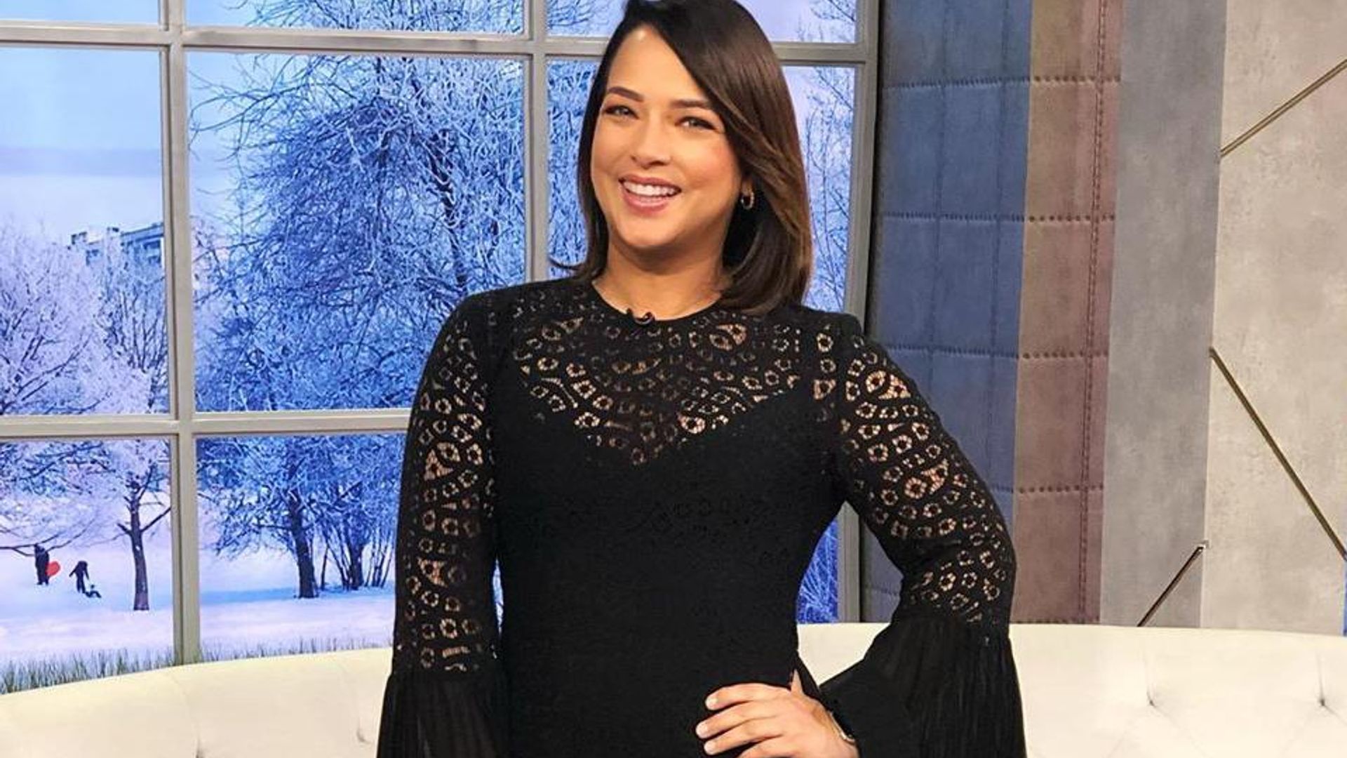 Adamari López presume su esbelta silueta con un espectacular vestido negro