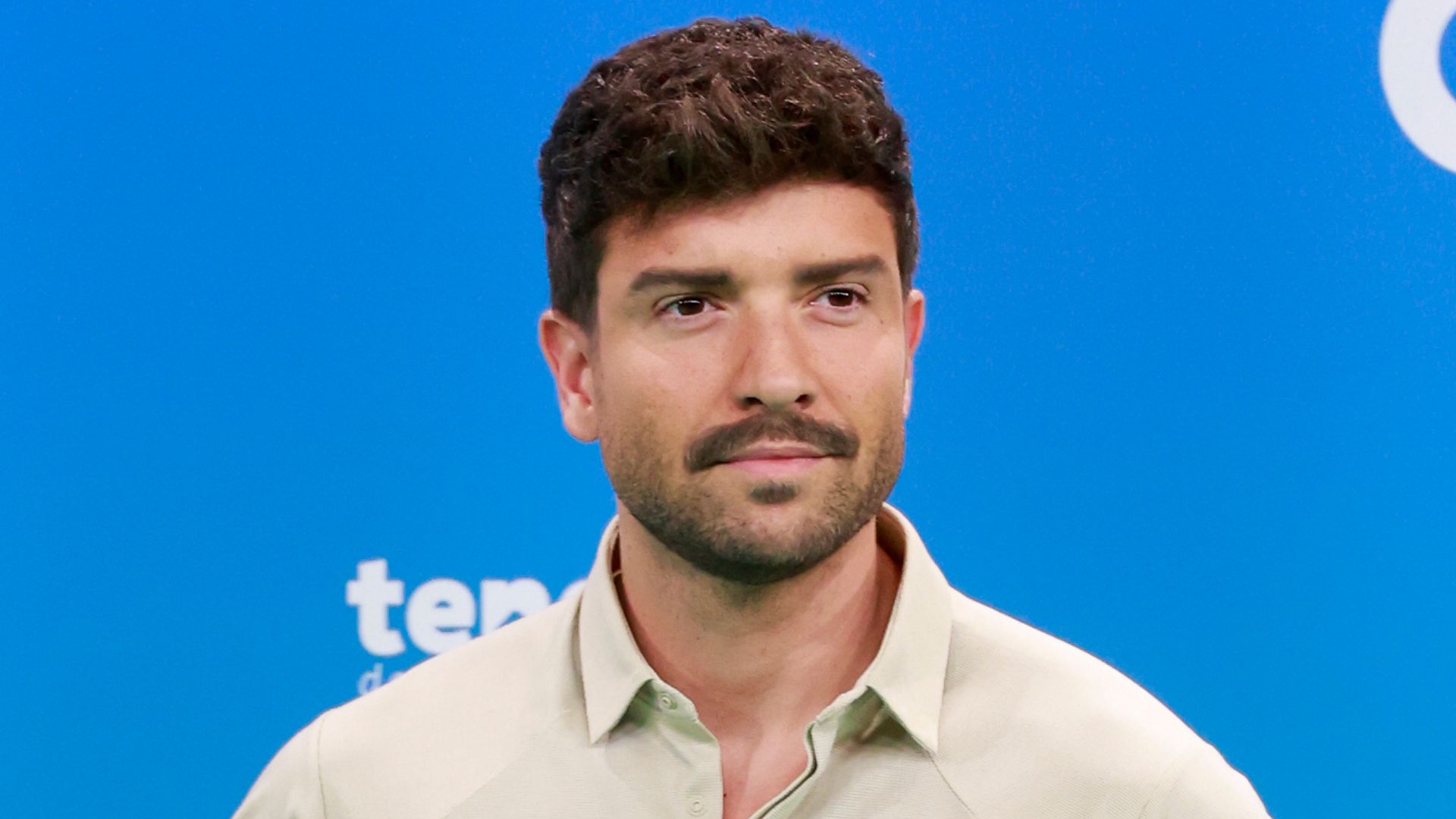 La nerviosa reacción de Pablo Alborán al preguntarle por sus fotos con el modelo Juan Sesma