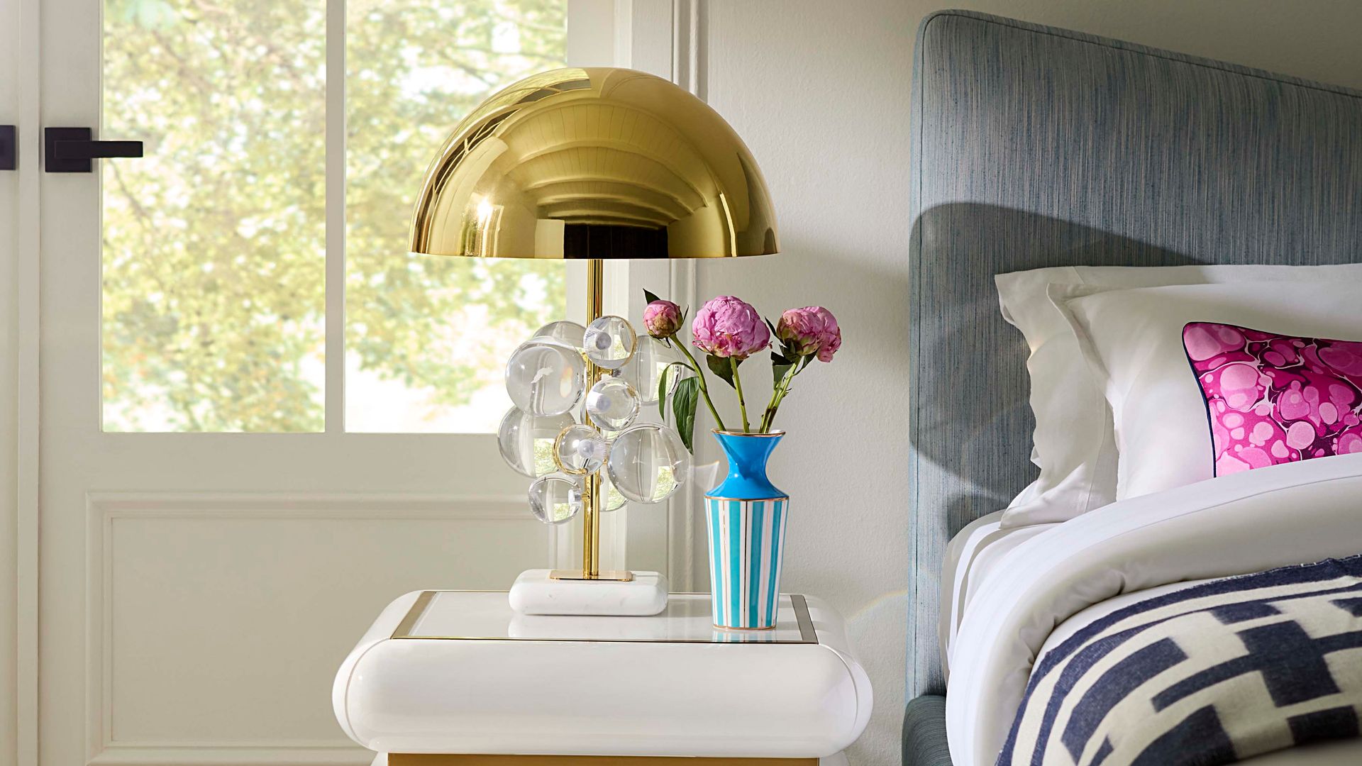 10 formas de iluminar la cama y darle un toque acogedor y moderno al dormitorio