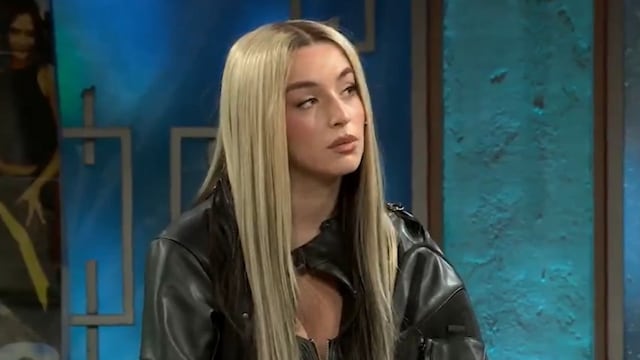 Plano medio de Lola Indigo en La Revuelta
