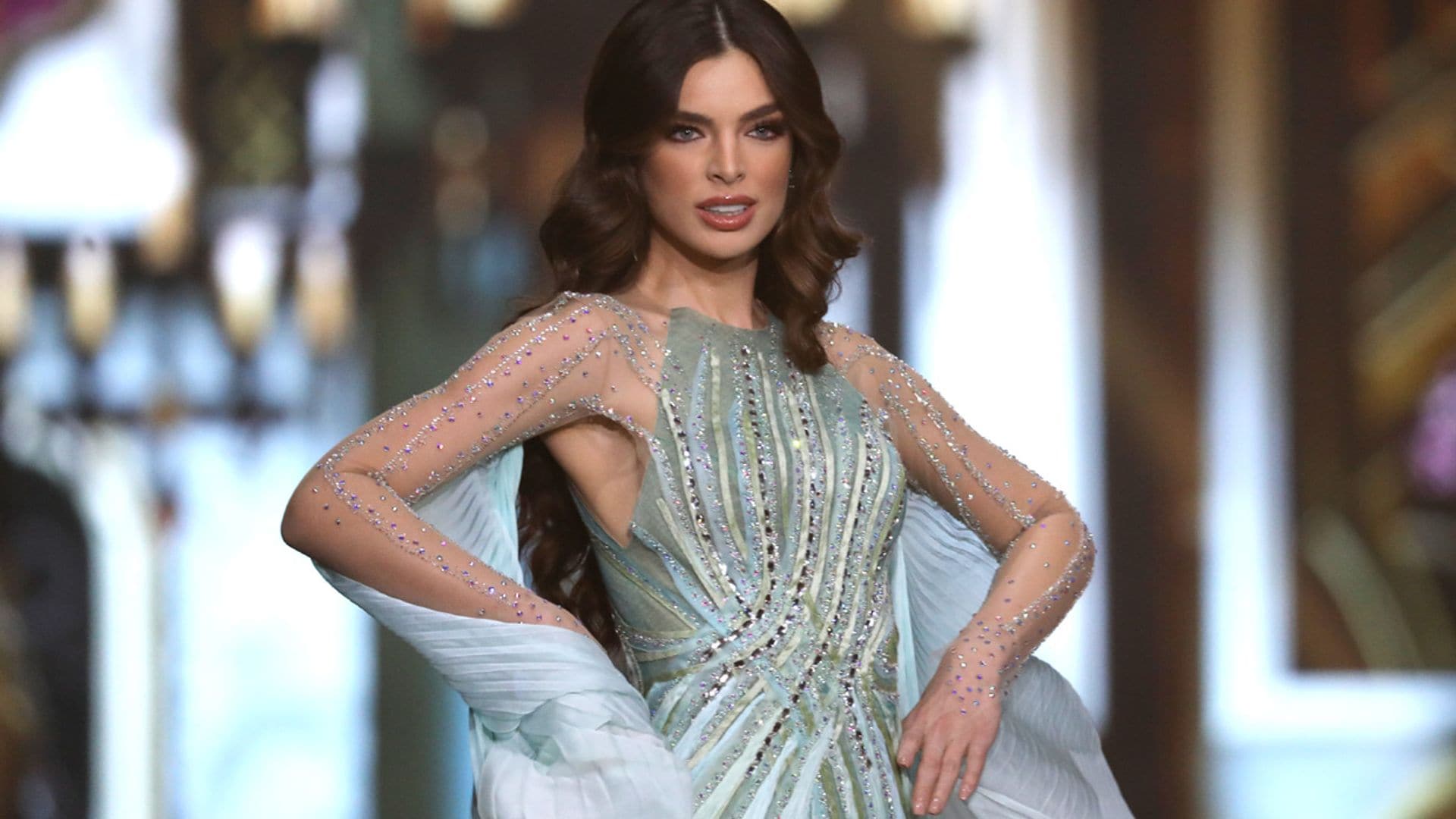 Nadia Ferreira elige dos vestidos-corsé de brillos y transparentes para su boda con Marc Anthony