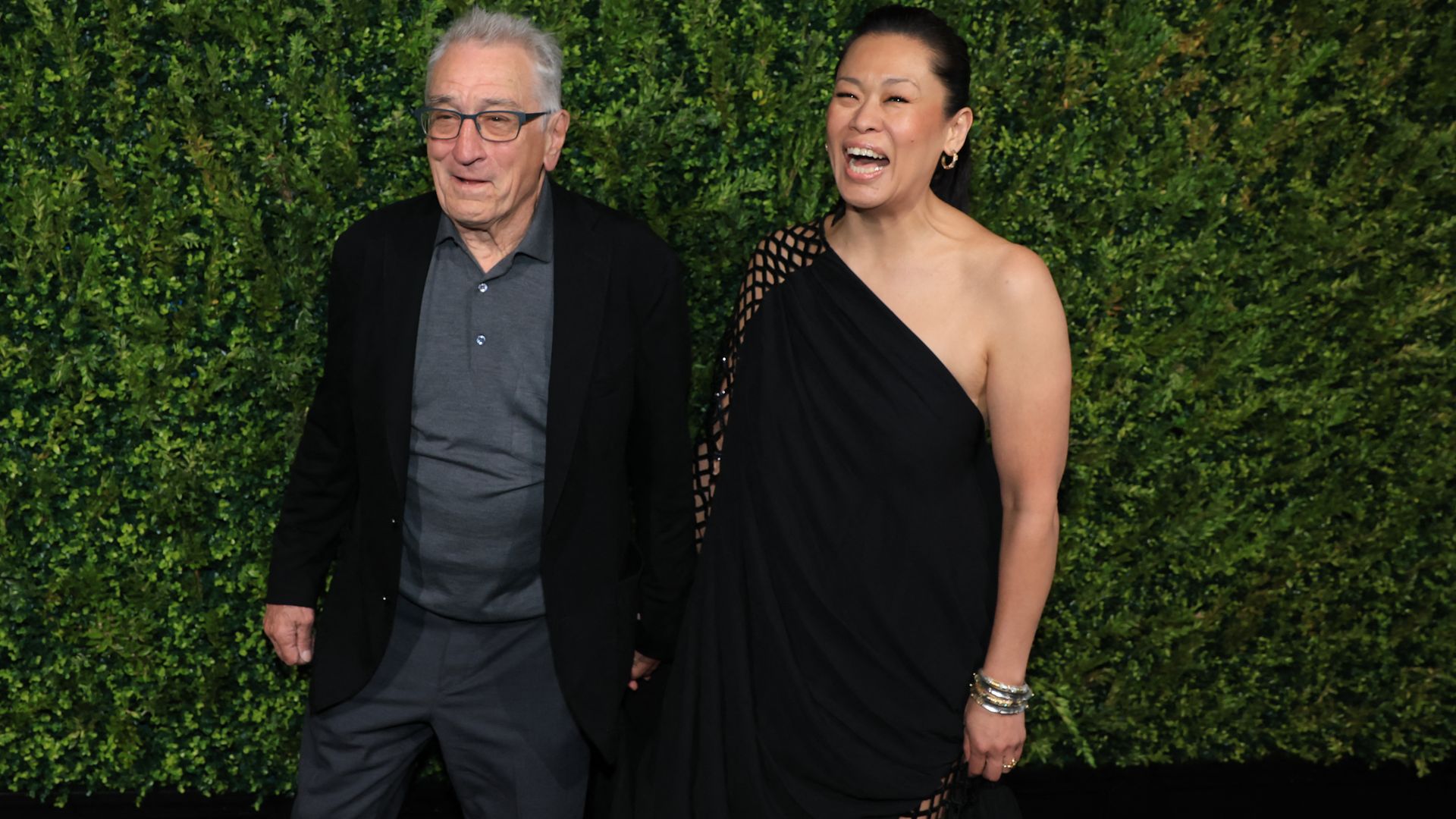El actor Robert De Niro con su pareja Tiffany Chen en la 19 edición del Festival Tribeca de Nueva York.