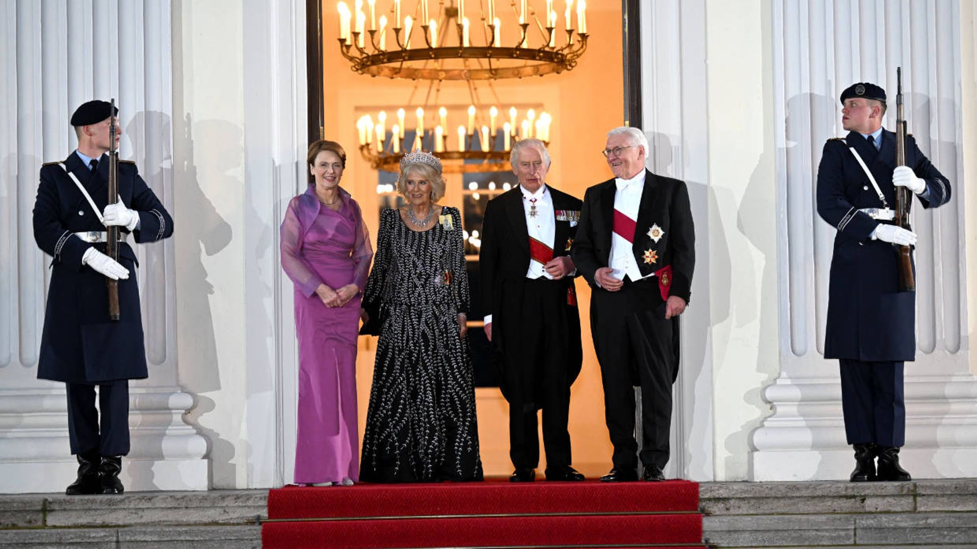 Las imponentes joyas que Camilla ha elegido para su primera cena de Estado en el extranjero como reina consorte