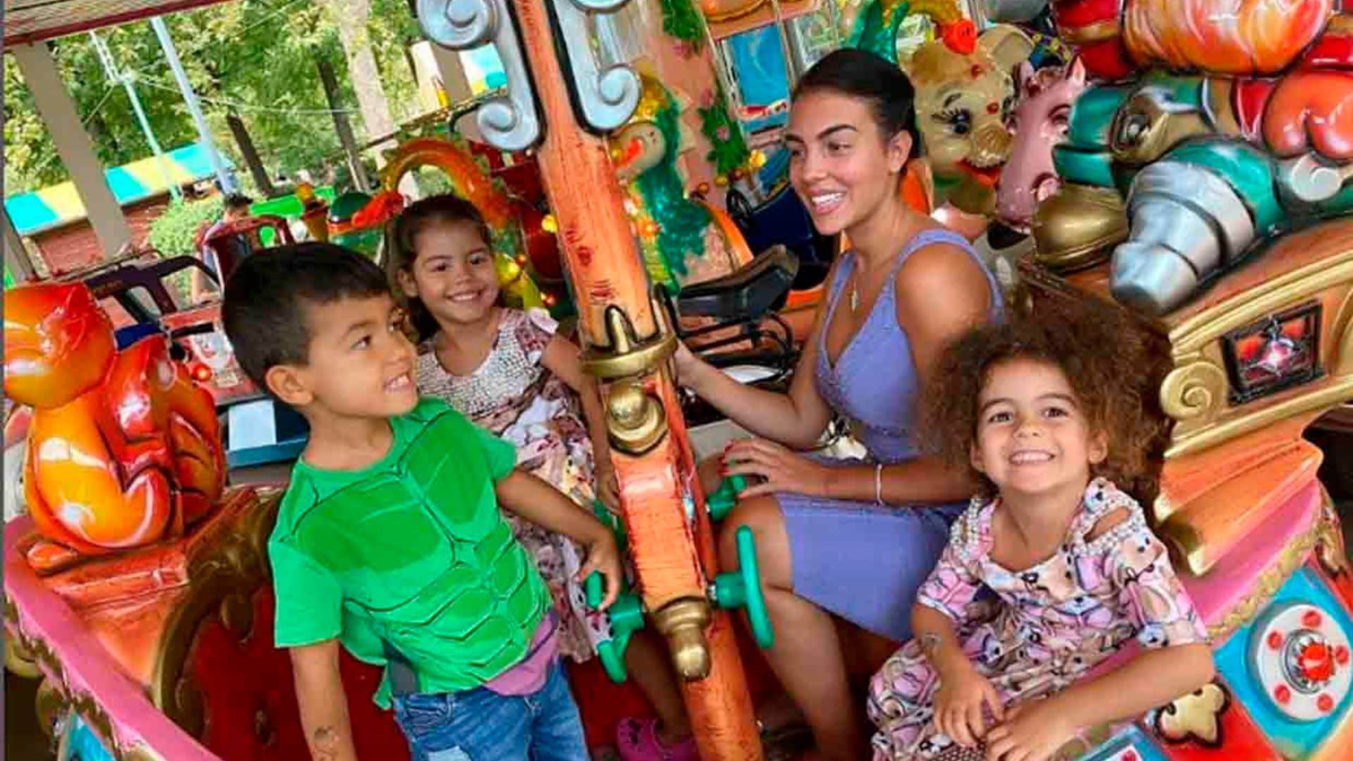 Así disfruta Georgina de sus primeros días en Arabia Saudí: con planes en familia y ¡minicarreras de coches!