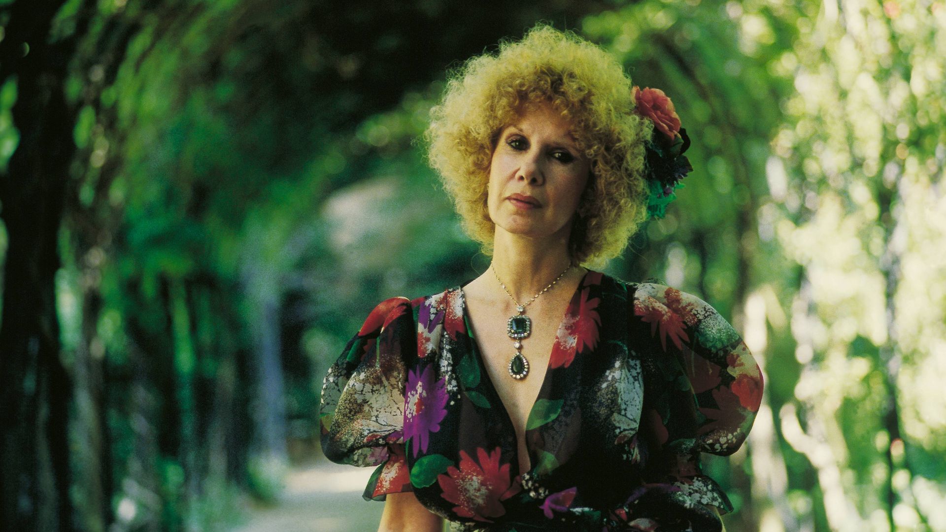 Cayetana Fitz James, duquesa de Alba, en los jardines del Palacio de Liria