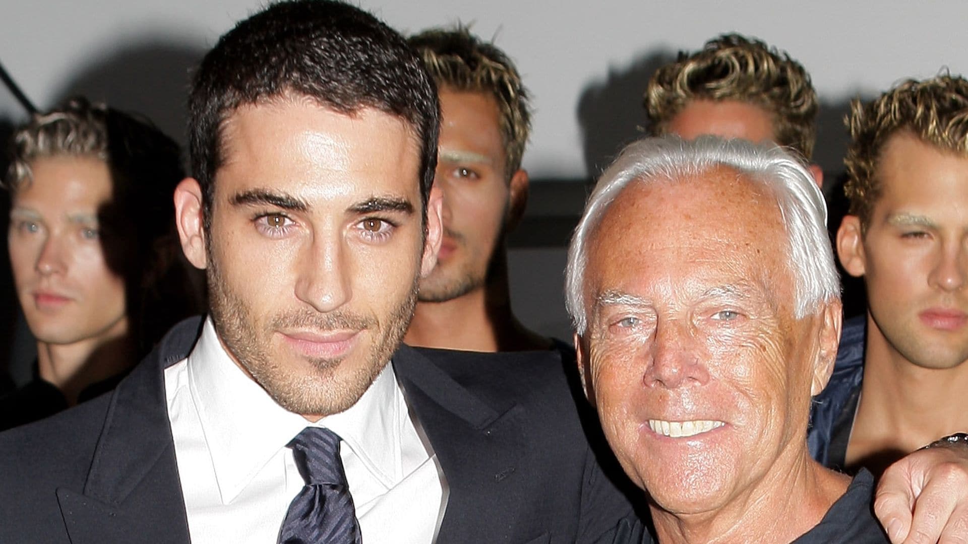 El homenaje de Miguel Ángel Silvestre en ¡HOLA!: "La elegancia y la sofisticación, eso es lo que representa para mí"