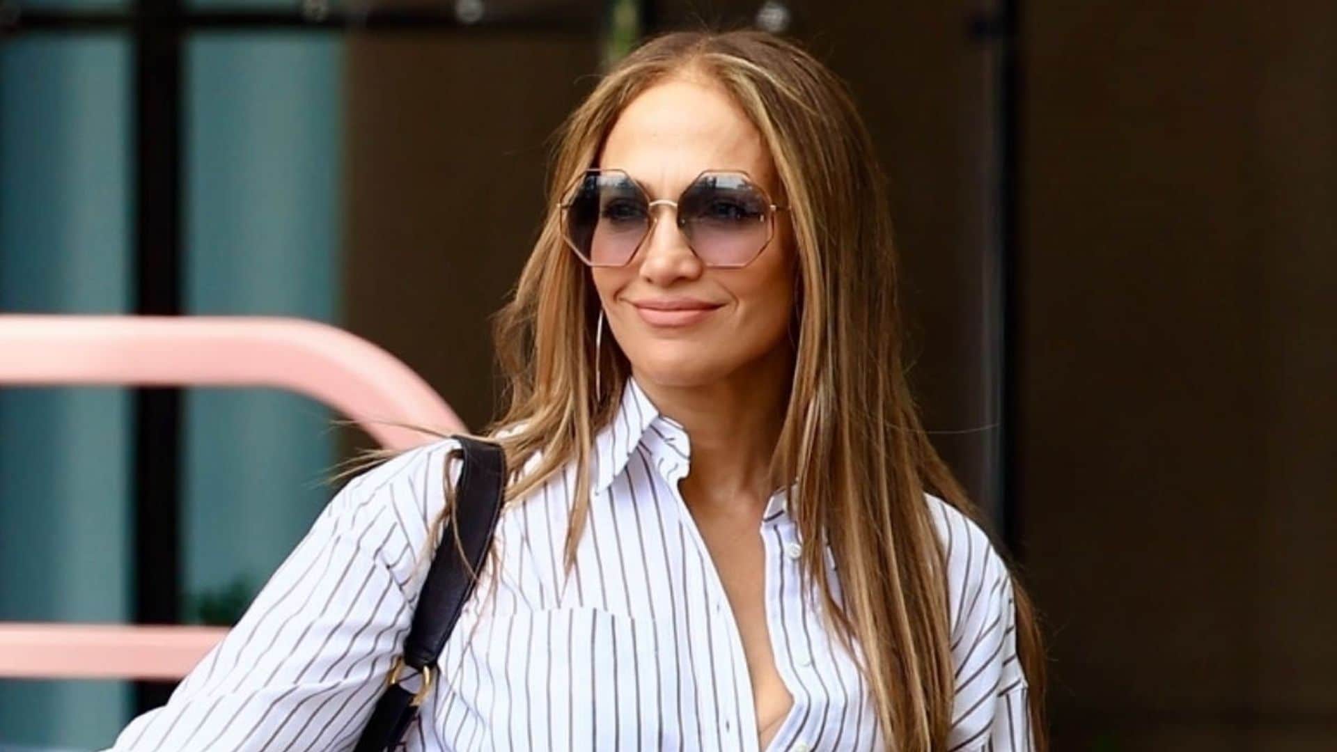 Jennifer Lopez y Emme presumen su estilo en un brunch de madre e hija en Beverly Hills