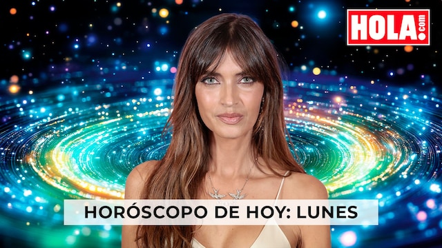 Sara Carbonero, de fondo el universo con juegos de luces
