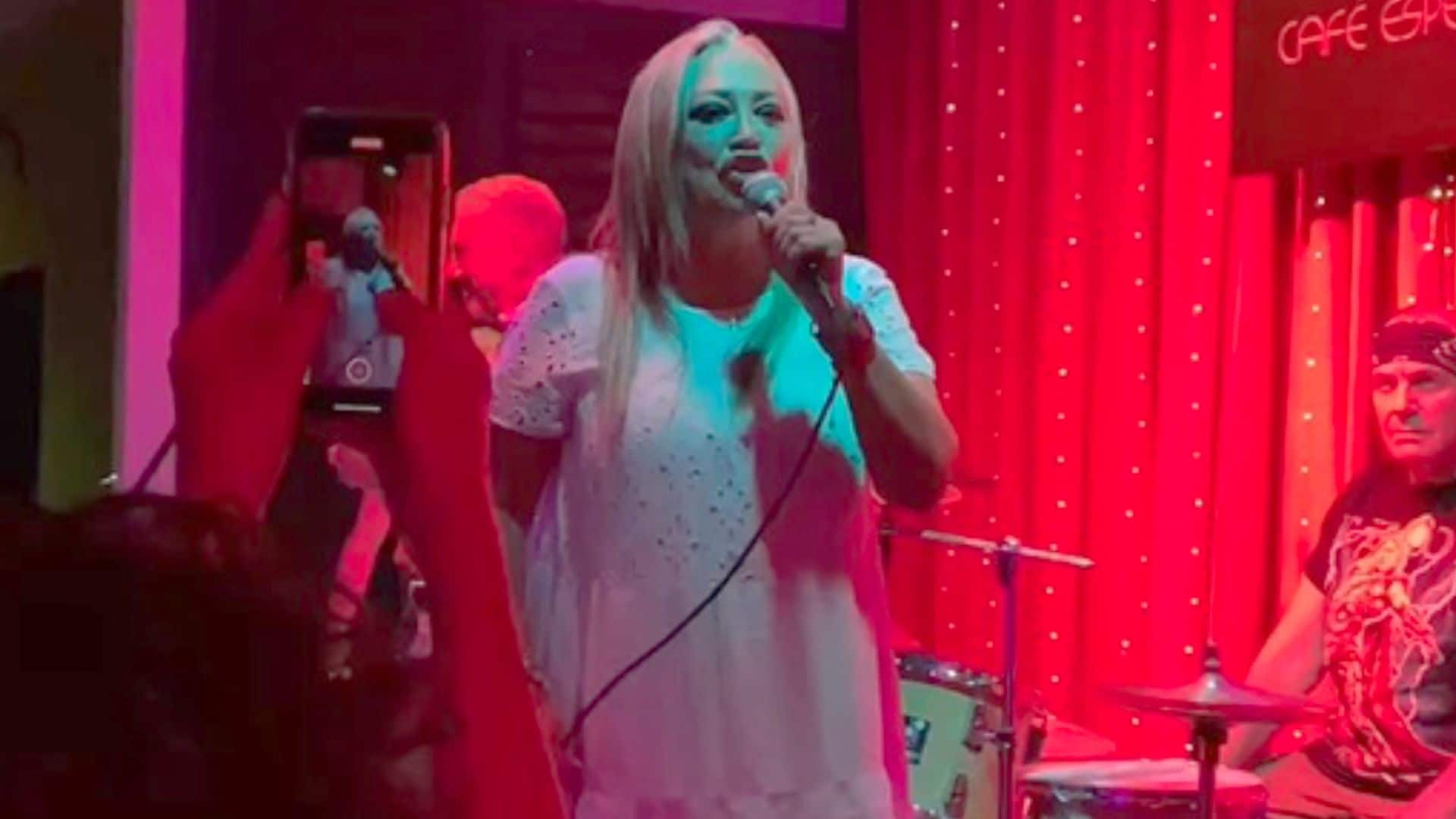 El divertidísimo baile de Belén Esteban y otros momentazos de la fiesta de 'Sálvame' tras el programa