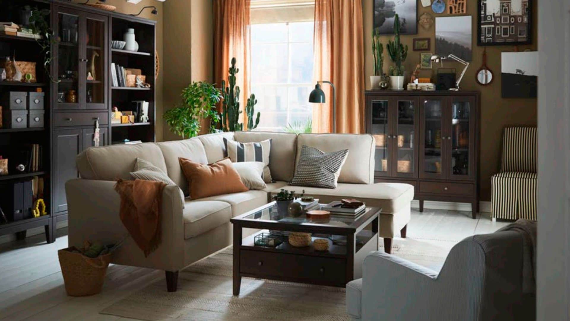 Un salón decorado con muebles de IKEA