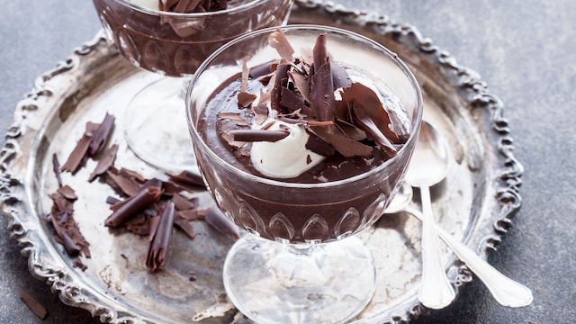 Gelatina de chocolate con nata semi-montada