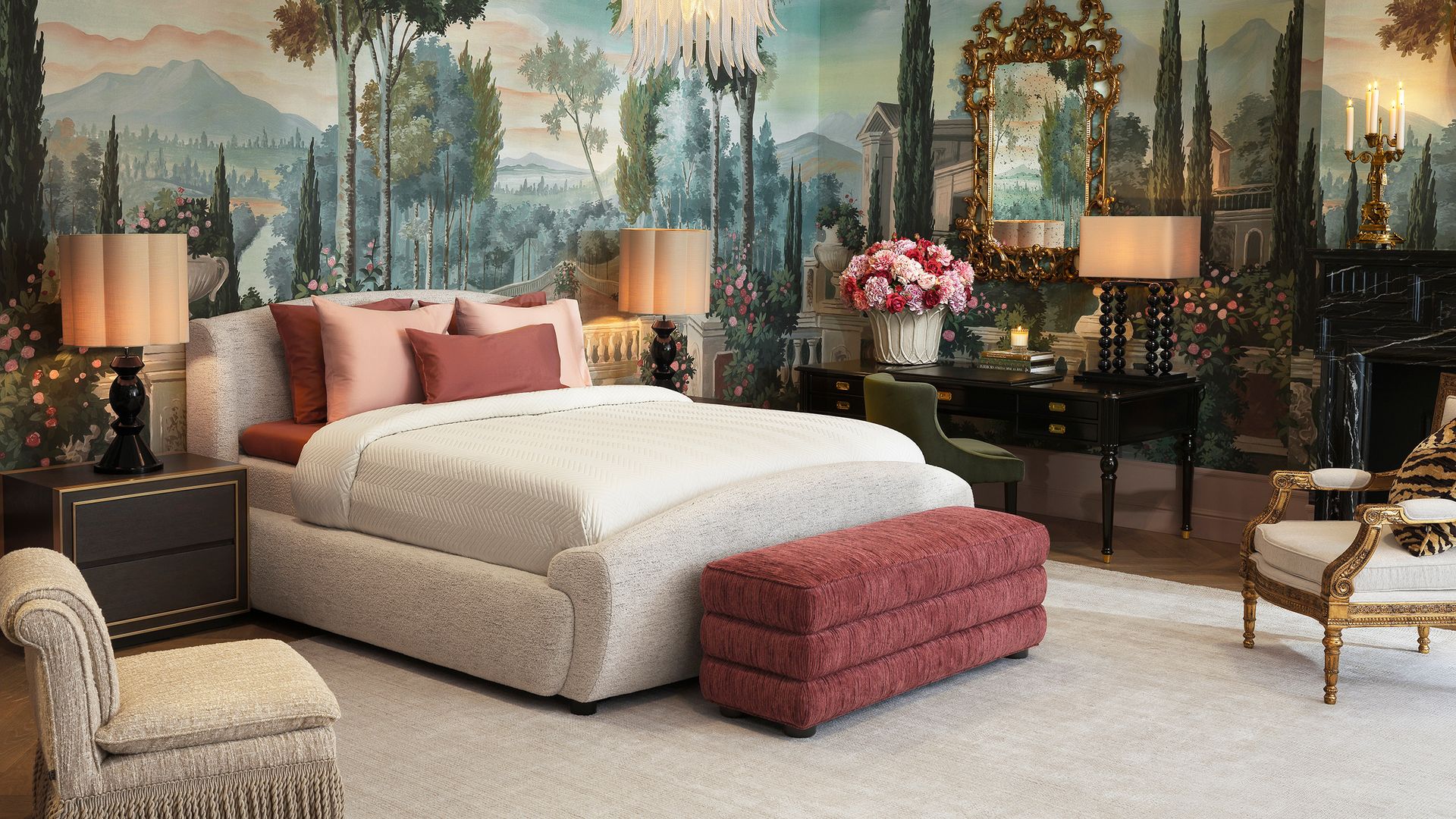 Dormitorio con papel pintado, cama tapizada blanca, butaca tapizada en color caldero, cojines caldero y rosas, lámpara de techo escultura 