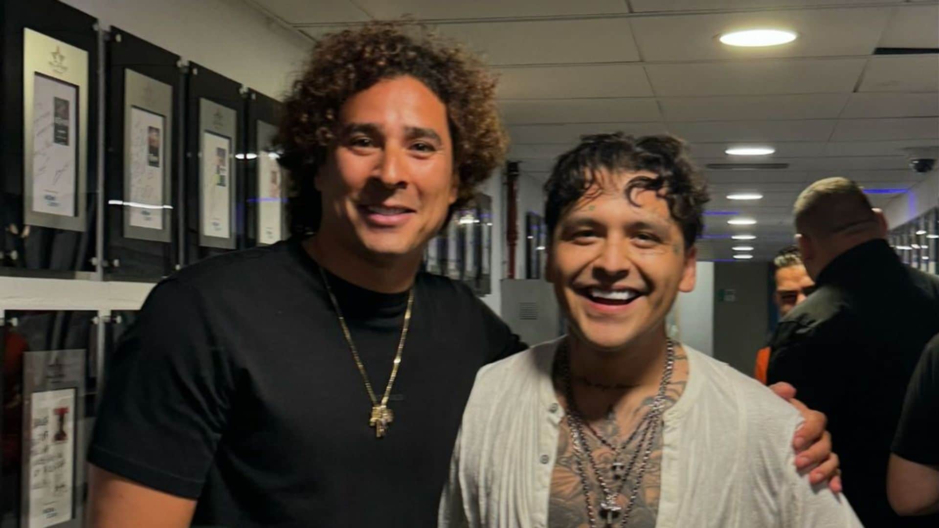 El arquero Memo Ochoa celebra su cumpleaños con Christian Nodal