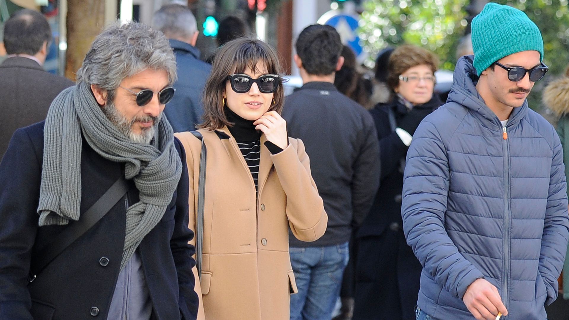Los actores Ricardo Darín, Chino Darí­n y Úrsula Corberó por las calles de Madrid.