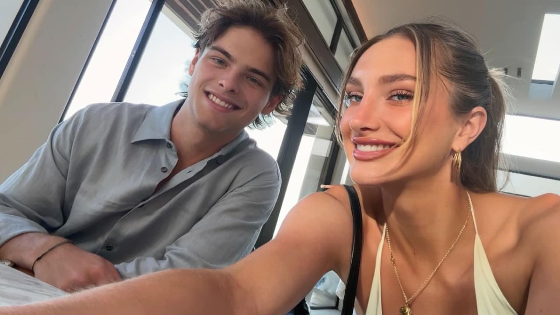 Mathilde Pinault felicitó a su hermano Augustin por su cumpleaños 19 con esta linda foto de hermanos.