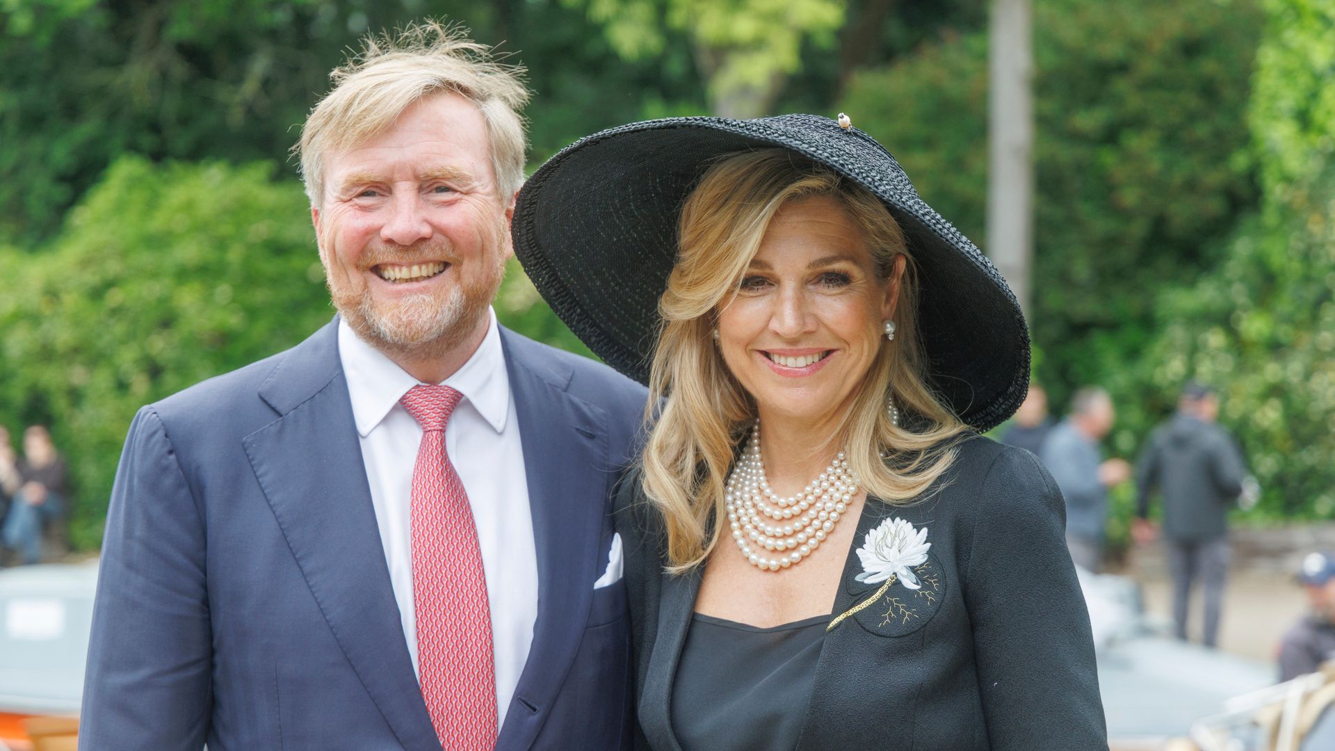 La reina Máxima deslumbra en Venecia con un look estilo Hollywood: perlas, elegancia clásica y pasión por el arte