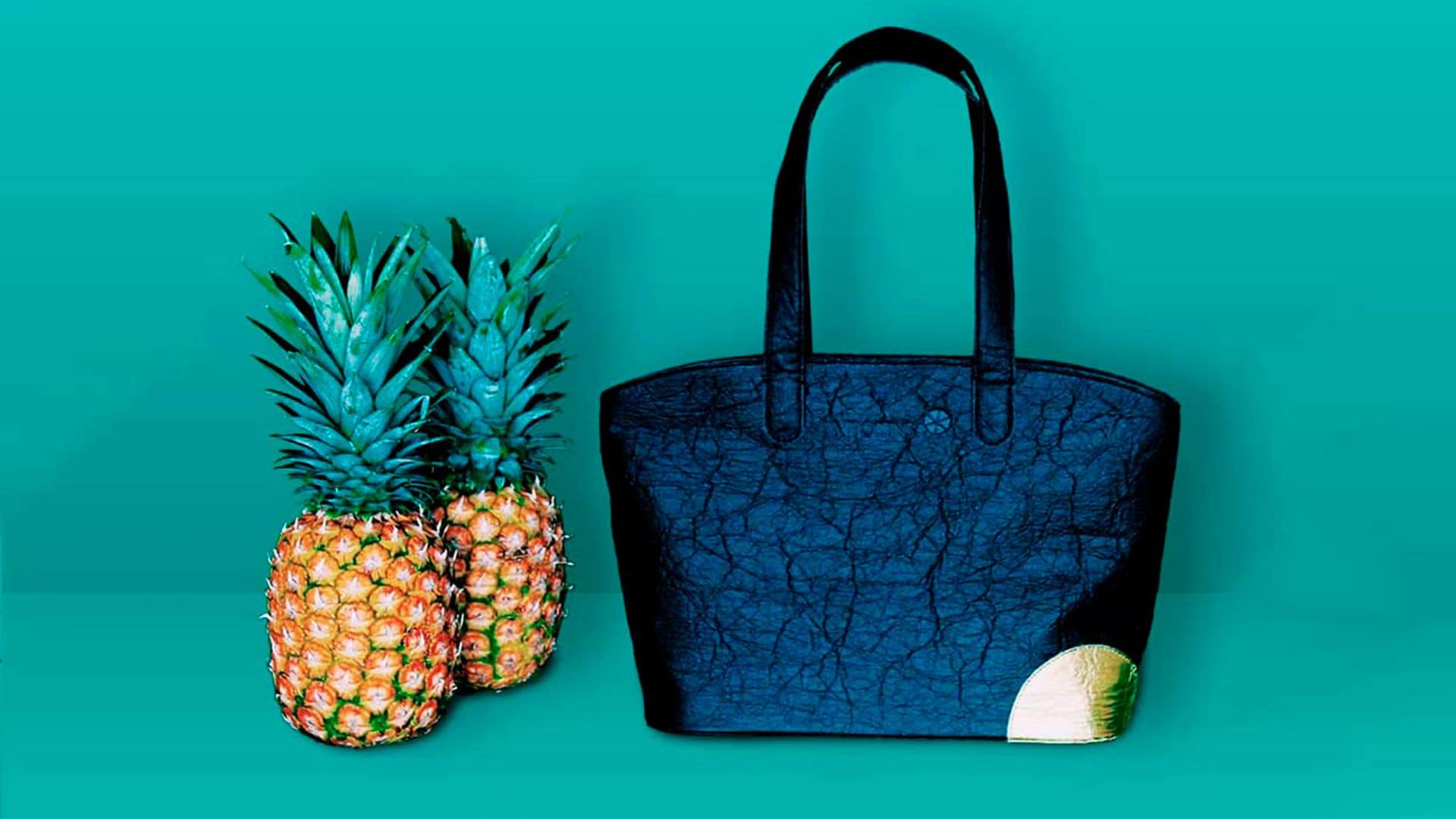 Bolsos creados con conciencia social y fabricados a partir de la fibra de piña