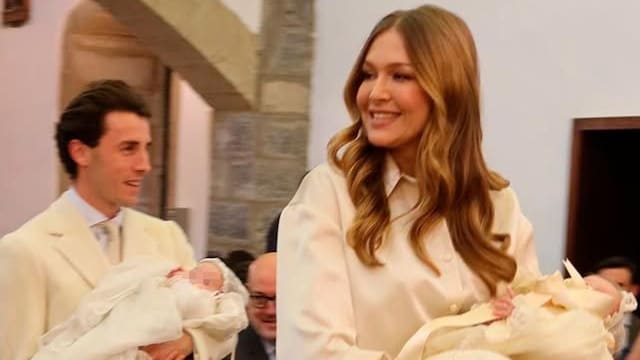 Victoria de Marichalar en lel bautizo de las hijas de Inés Laffón